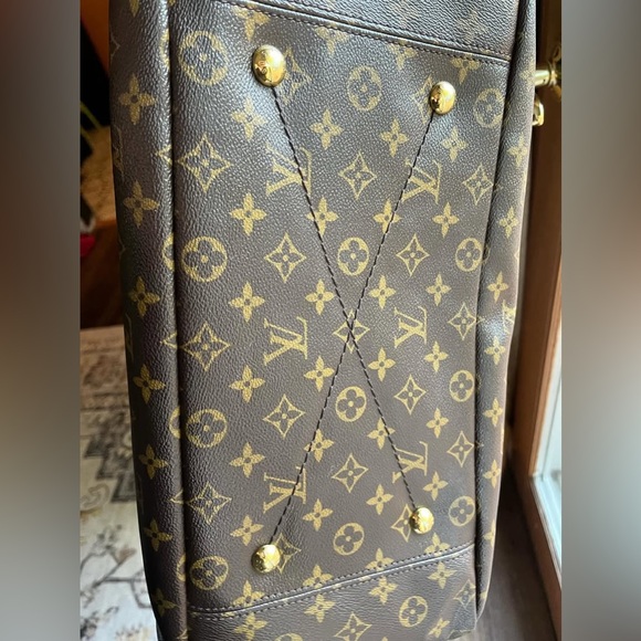 Coveted LV Monogram Artsy beautiful - Picture 15 of 16